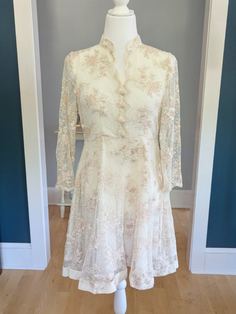 Vintage Handmade Short Lace Wedding Dress With Beading & Crystals Size S Ivory - Picture 3 of 17